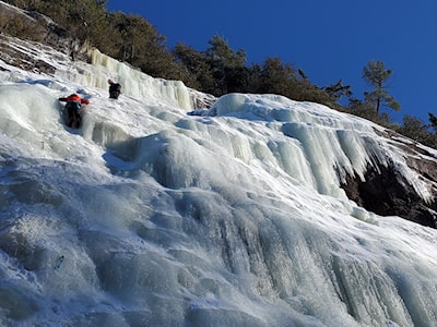 T closer to Scott at ice screw belay