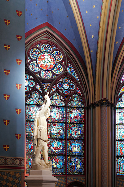 Contrasting with the polished stone are a series of alcoves, with painted arches and ceilings.